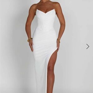 Elegant White Strapless Dress